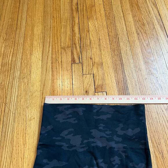 Spanx Leggings Womens Medium Look At Me Now Seamless Black Camo - Picture 6 of 8